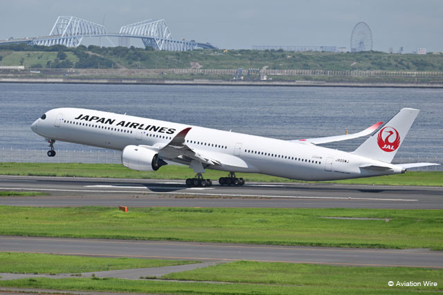 12月-25年1月発券分の燃油サーチャージを引き下げるJAL＝PHOTO: Tadayuki YOSHIKAWA/Aviation Wire