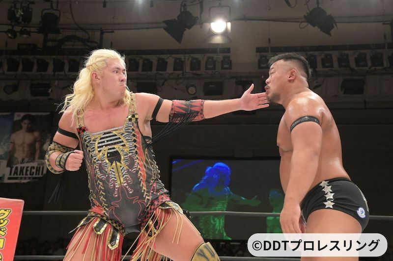 DDT UNIVERSAL王座を賭けて戦った王者・飯野雄貴（右）と挑戦者・納谷幸男（左）