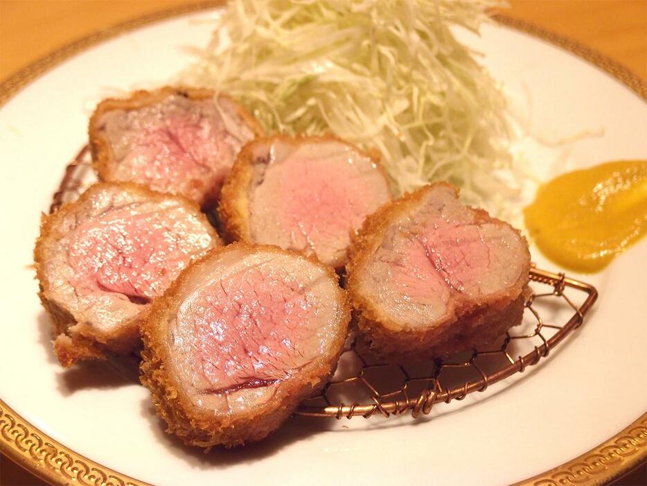 「柔らかくしっとりとした肉質が特徴」（宮川料理長）という「ヒレ」とんかつ