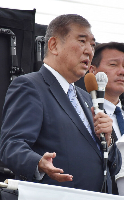 街頭演説を行う石破茂首相＝２２日午後、愛知県岡崎市