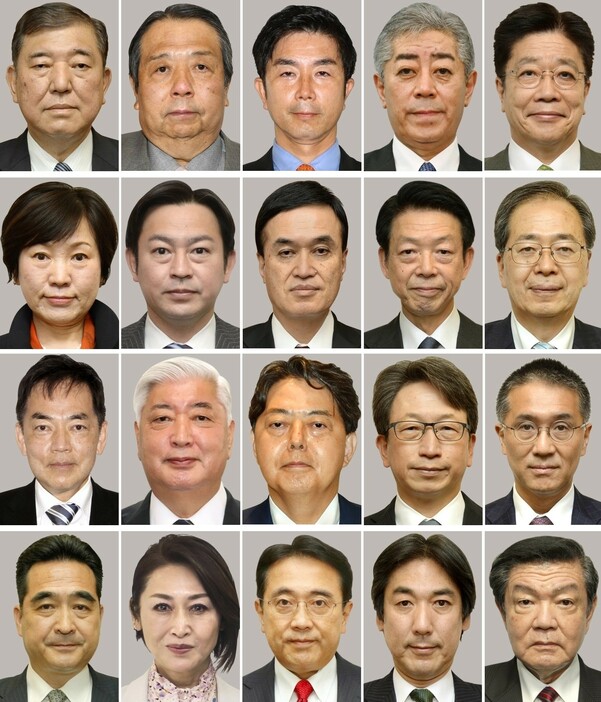 左上から右へ石破茂首相、村上誠一郎総務相、牧原秀樹法相、岩屋毅外相、加藤勝信財務相。2段目左から阿部俊子文科相、福岡資麿厚労相、小里泰弘農相、武藤容治経産相、斉藤鉄夫国交相。3段目左から浅尾慶一郎環境相、中谷元防衛相、林芳正官房長官、平将明デジタル相、伊藤忠彦復興相。4段目左から坂井学国家公安委員長、三原じゅん子こども政策相、赤沢亮正経済再生相、城内実経済安保相、伊東良孝地方創生相