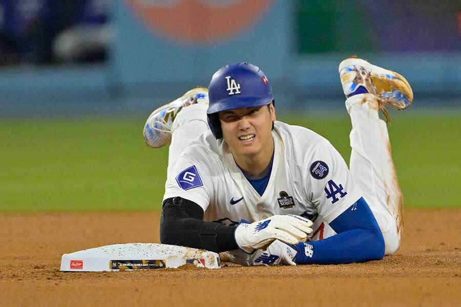 ワールドシリーズ第2戦で負傷したドジャースの大谷翔平【写真：ロイター】