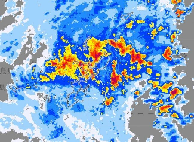 沖縄本島と周辺の雨雲の動き＝24日午前9時、気象庁HPより