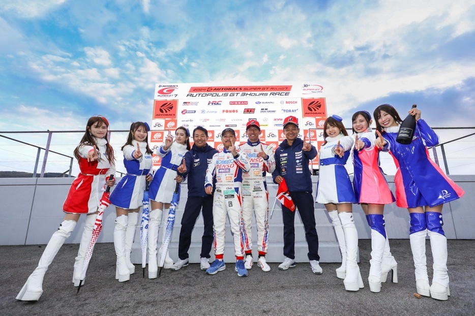 見事優勝を果たしたGT500クラスTGR TEAM SARDのスペシャルショット。