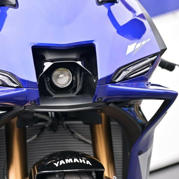 YAMAHA YZF-R9