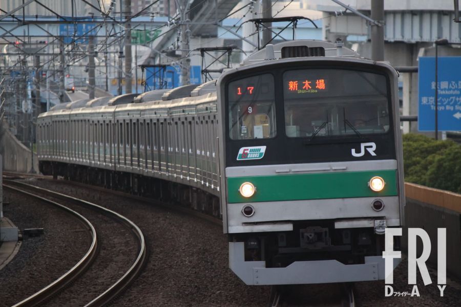 通勤ラッシュ時はすさまじい混雑になる埼京線（PHOTO：フォトライブラリー）