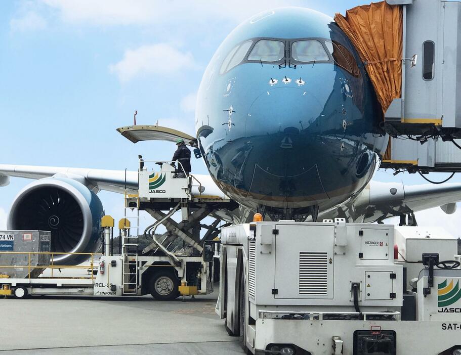 国内の空港での、旅客手荷物の積みおろし業務