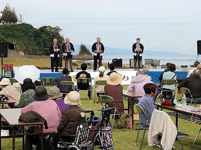 相撲甚句を披露する地元の愛好者