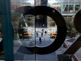 Pedestrians in front of the Goldman Sachs headquarters in New York. Photographer: Michael Nagle/Bloomberg