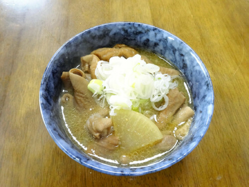 もう一つの店の名物「もつ煮」