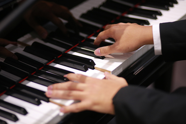 プロのピアニストのミスタッチは、「なかったものとして」そのまま曲は続いていくが……photo by gettyimages