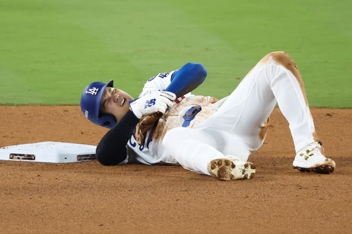 大谷は７回に盗塁を試みた時に左肩を負傷。ベンチに引き揚げた。(C)Getty Images