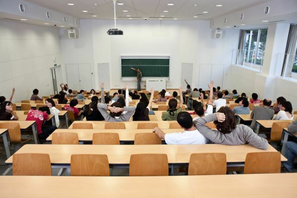 【はばたけラボ 子育て質問箱】入った大学が合わない　受験し直したいと息子が言うが・・・