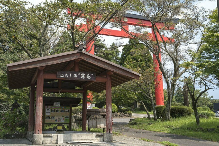 神社や温泉、グルメスポットなど、レンタサイクルと観光路線バスを組み合わせて広くめぐろう