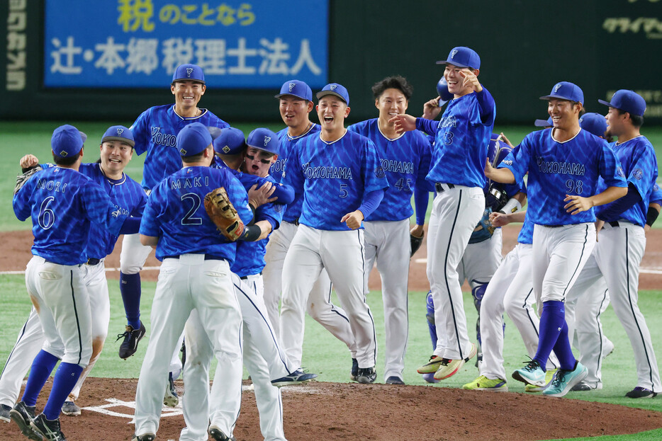 プロ野球のクライマックスシリーズ（ＣＳ）ファイナルステージは２１日、東京ドームでセ・リーグの第６戦が行われ、ＤｅＮＡが７年ぶりの日本シリーズ進出を決めた。巨人を３―２で破り、対戦成績を４勝３敗とした。