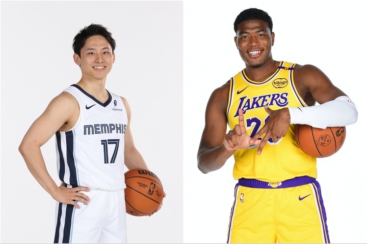 NBA６年目を迎えたレイカーズの八村とデビューが期待されるグリズリーズの河村。(C)Getty Images