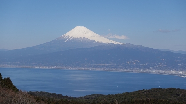 富士山の南側に位置する現在の愛鷹山。先小御岳火山は、愛鷹火山のような火山だったと考えられる　photo by Ryuzsuke(public domain)