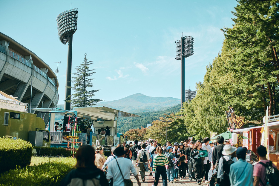 （C）LIVEAZUMA 　フェスのタイトルにもなっている吾妻山