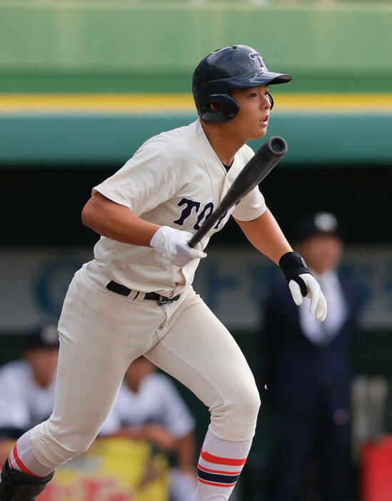 東洋大姫路対龍谷大平安　1回表東洋大姫路1死二、三塁、木村は先制の右越え2点適時三塁打を放つ（撮影・上山淳一）