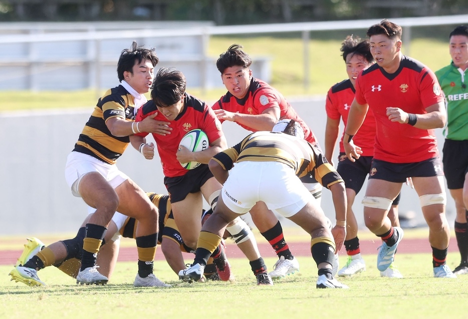 切れ味鋭いランで再三ゲインした帝京大WTB生田弦己（撮影：髙塩隆）