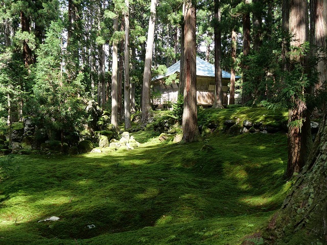 白山平泉寺の境内