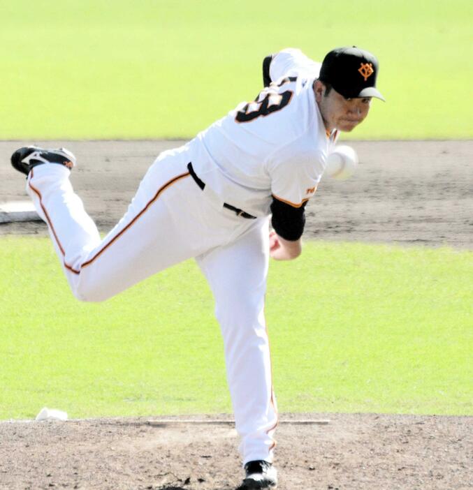 　フェニックス・リーグのオリックス戦に登板した菅野（撮影・田中政行）