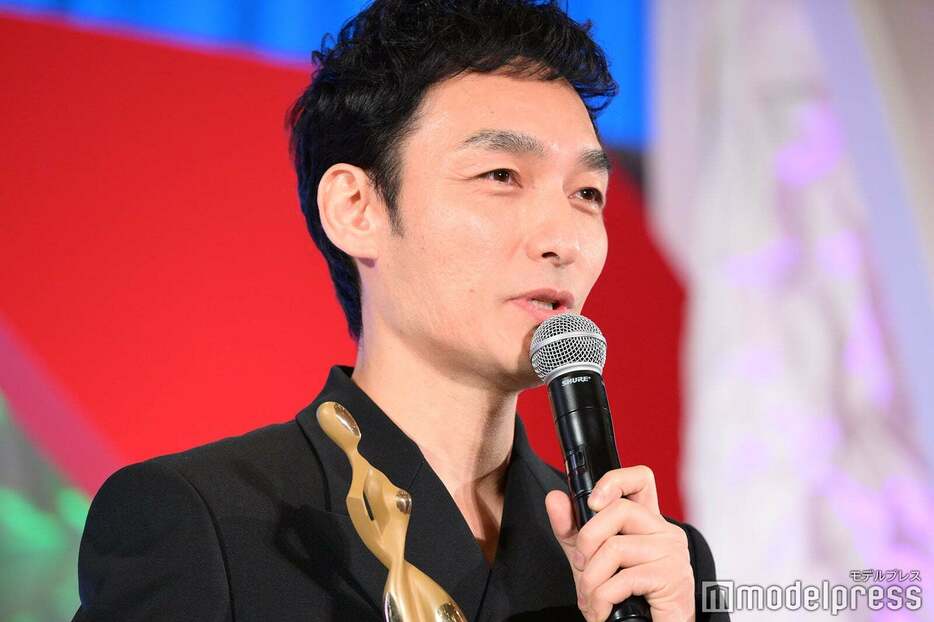 「東京ドラマアウォード2024」で主演男優賞を受賞した草なぎ剛