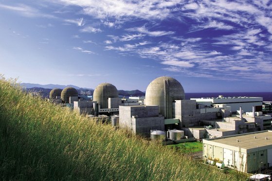 ハンウル原発３号機（左端）。［写真　韓国水力原子力］