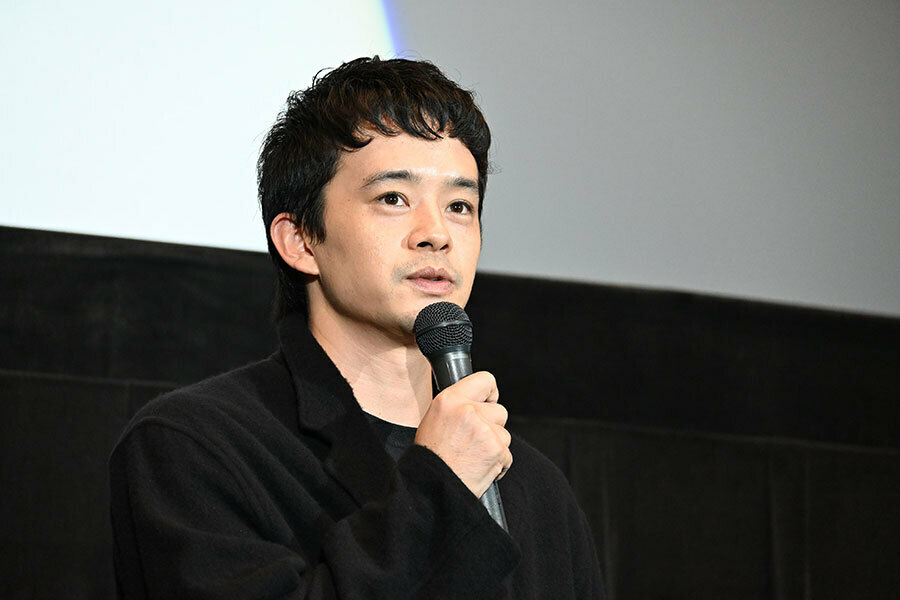 映画『本心』の舞台挨拶に登場した池松壮亮（10月31日・大阪市内）