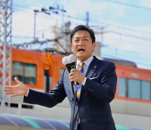 神戸市の垂水駅前で第一声を行った国民民主党の玉木雄一郎代表