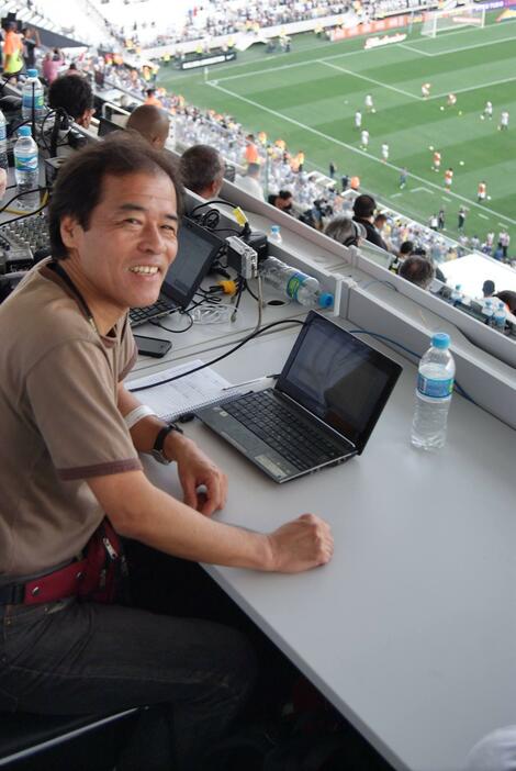 試合を取材する沢田さん（本人のフェイスブックより）