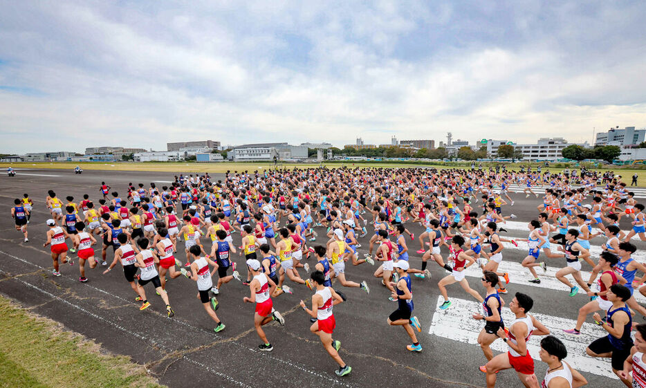 前回の予選会　一斉にスタートを切った選手たち