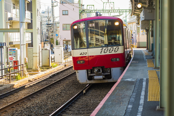 京急の北品川駅。隣の大ターミナル品川とは比較にならない小駅だ（画像：写真AC）。