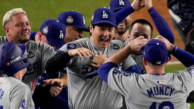 ワールドチャンピオン2輝いたドジャースの大谷翔平選手(写真：AP/アフロ)