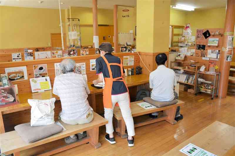 障害者らが働くカフェレストラン「みなみのかぜ」＝9月、熊本市中央区