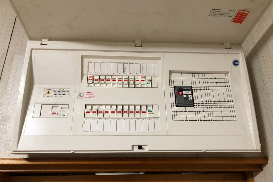 どの家庭にもある分電盤の分岐ブレーカーをオーディオ用に交換してみた