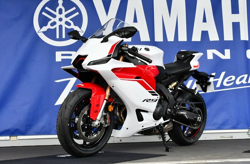 全日本ロードレース選手権最終戦が行われた鈴鹿サーキットで初公開されたヤマハ YZF-R9