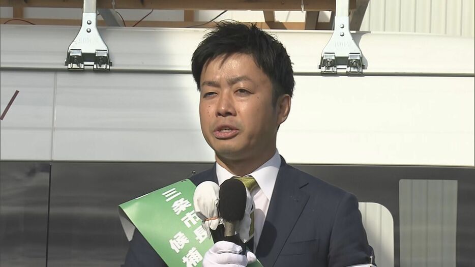 無投票で再選した滝沢亮氏  20日午前8時すぎ撮影