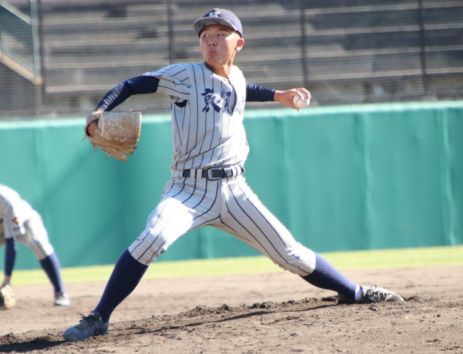 7回無失点と好投した敦賀気比先発の管田 彪翔