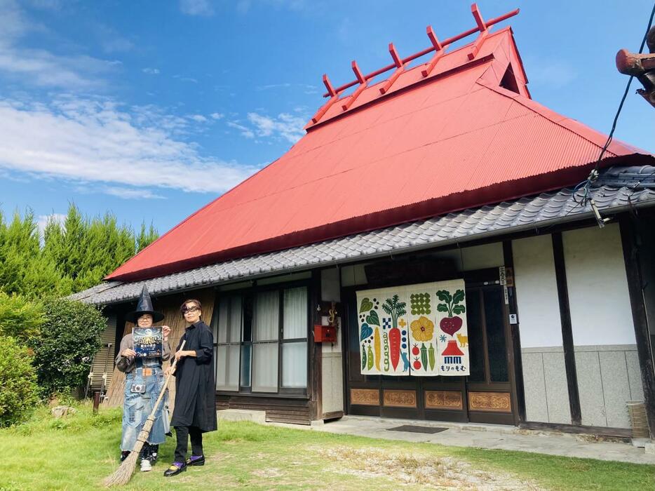 来場を呼びかける竹林さん（左）