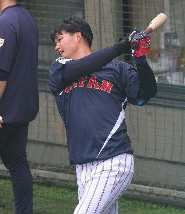 打撃練習する阪神・森下翔太＝清武総合運動公園（撮影・松永渉平)