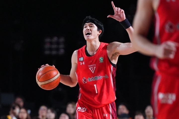 前日にBリーグデビューを飾った渡邊。GAME2で無念の負傷交代となった。写真：田中研治（THE DIGEST写真部）