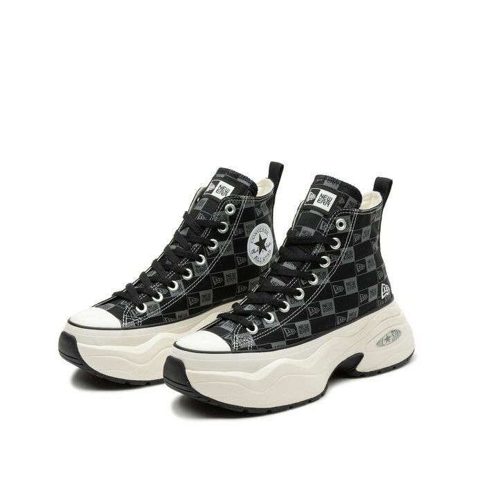 「ALL STAR Ⓡ SURGETRAINER HI」1万7600円／コンバース × ニューエラ（ニューエラ）