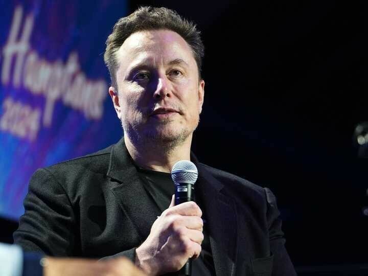 イーロン・マスクはテスラのサイバーキャブは2026年に量産体制に入ると語った。