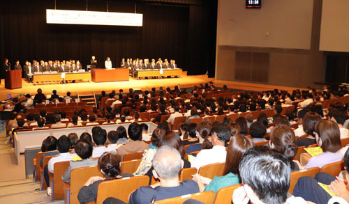 【県人権・同和教育研究大会の全体会＝松阪市嬉野権現前町の嬉野ふるさと会館で】