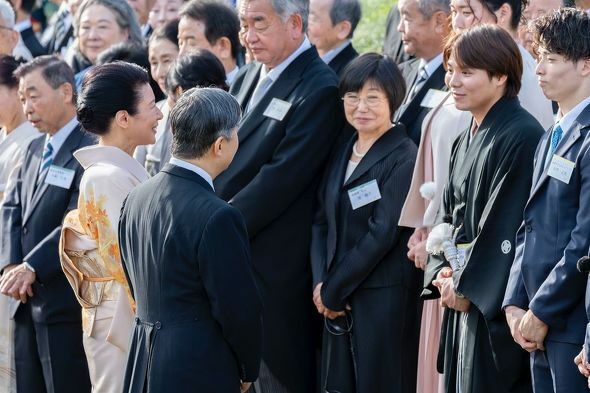 園遊会での天皇皇后両陛下のショット（画像出典：宮内庁 公式Instagram）