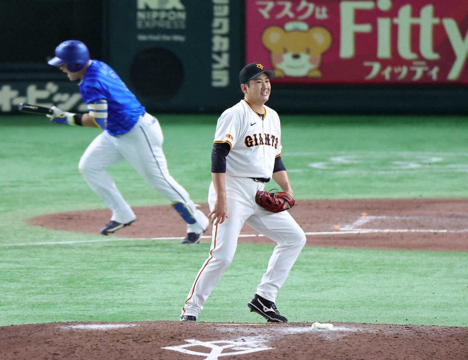 ＜巨・D＞9回、牧に適時打を浴びる菅野　（撮影・白鳥　佳樹）