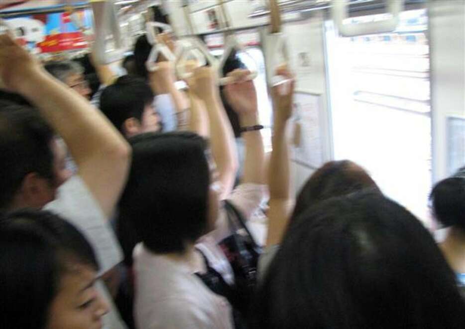 電車内を中心に「触らない痴漢」が増えている（写真と本文は関係ありません）