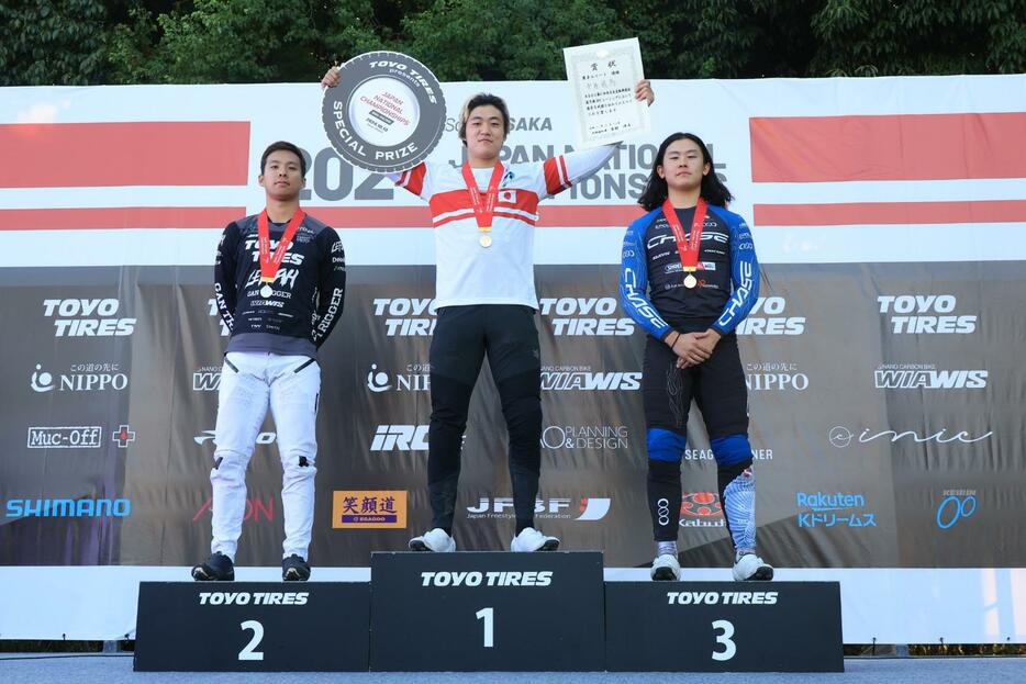 左から島田、中井、増田の順 photograph by Japan Cycling Federation / Kenichi Inomata