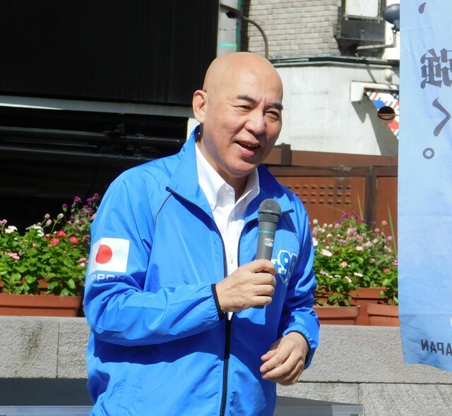 百田尚樹氏＝新橋駅前